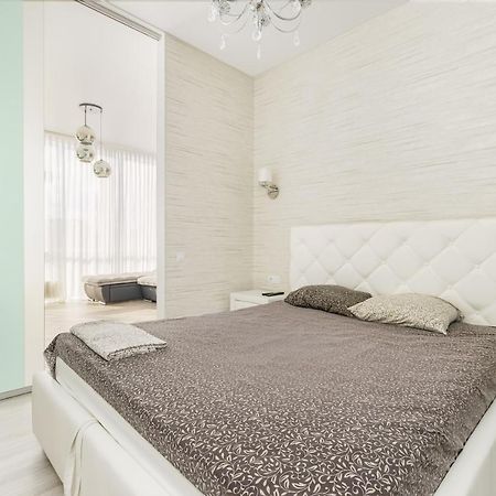 Gagarin Plaza 1-Bedroom Apartment Одесса Экстерьер фото